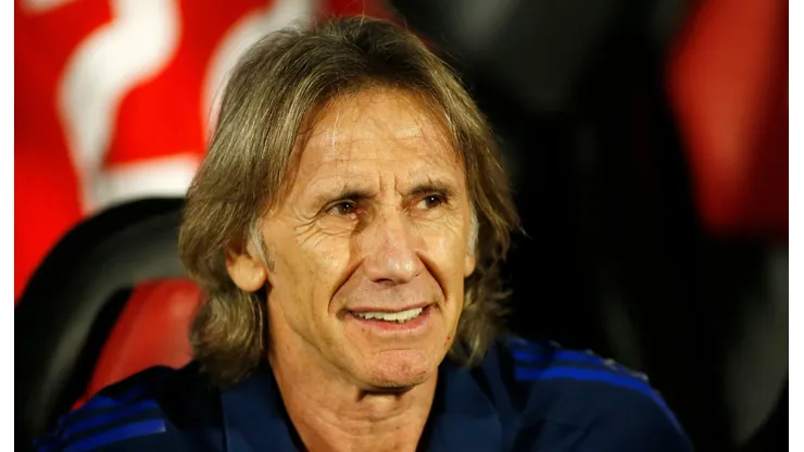 Pese a las críticas, un exjugador de La Roja sale a respaldar al Tigre Gareca.