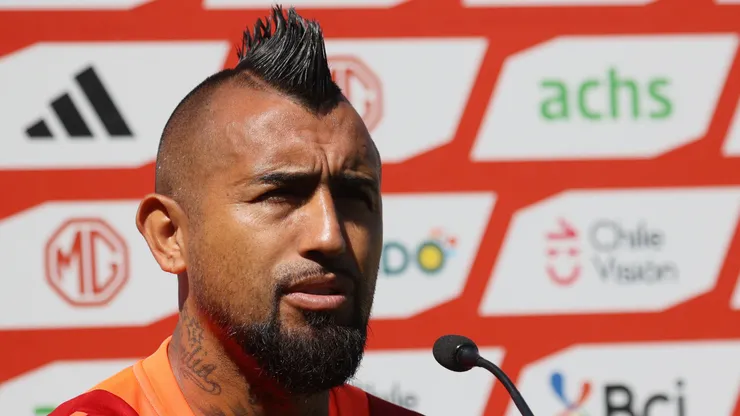 Arturo Vidal se enojó en conferencia de prensa.