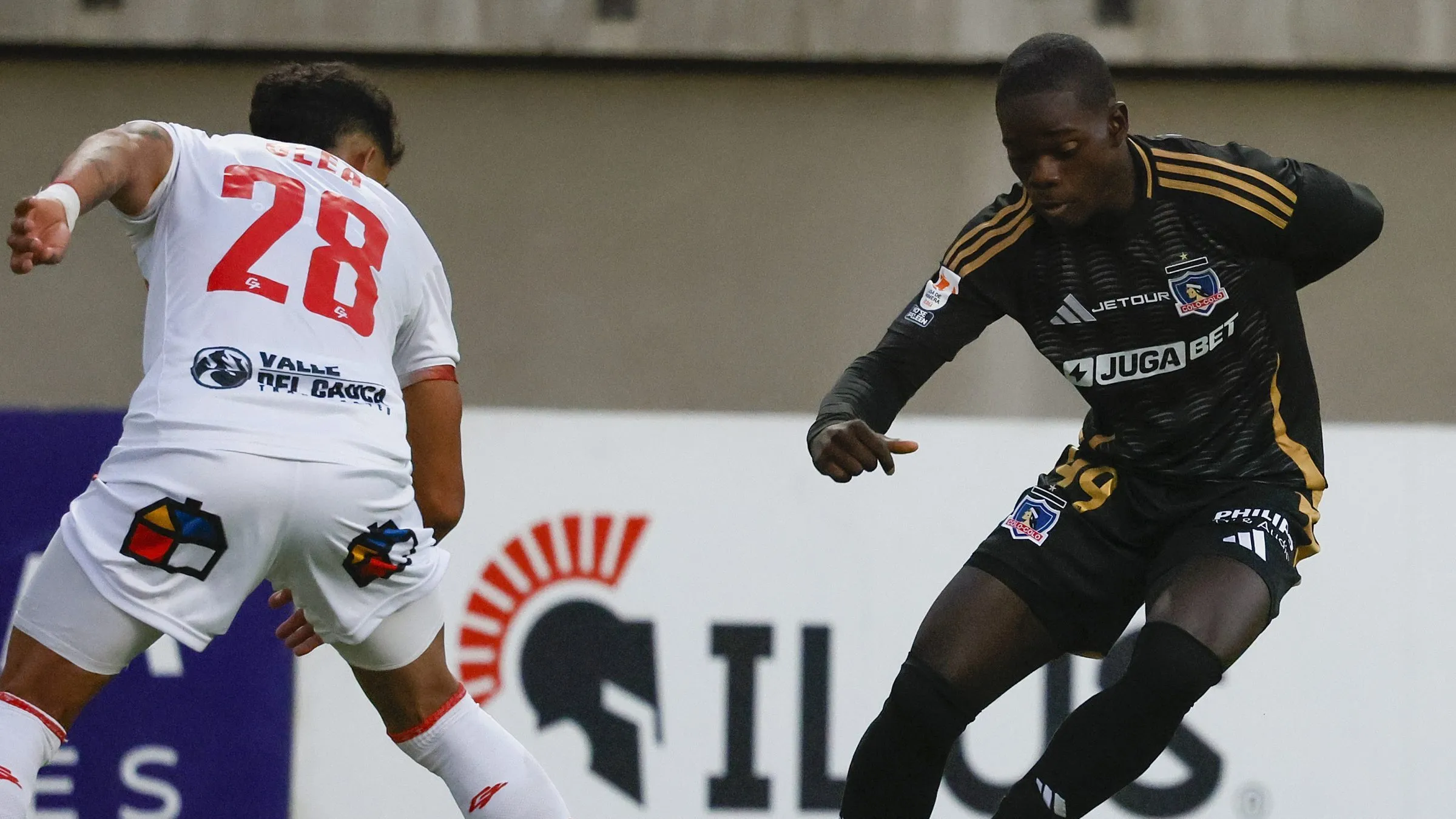 Manley Clerveaux tuvo su debut oficial con Colo Colo en el fútbol profesional. (Foto: Andrés Pina/Photosport)