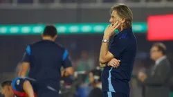 Gareca camina en la cuerda floja.