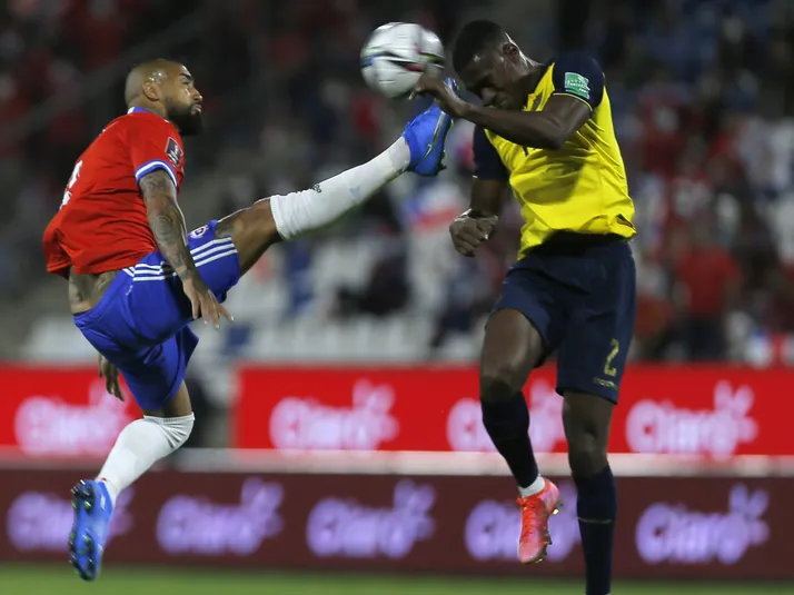 Acusan a Arturo Vidal de querer lesionar a Hernán Galíndez