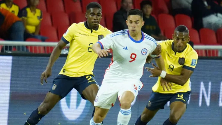 Chile enfrenta esta noche a Ecuador.