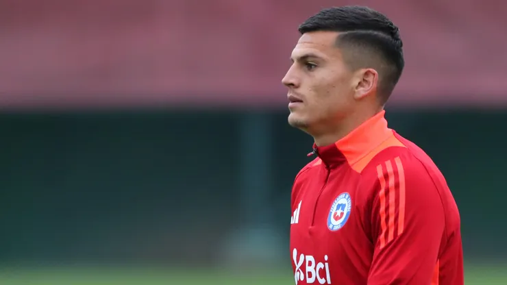 Lucas Cepeda es baja en la Roja por un cuadro viral. (Foto: Photosport)