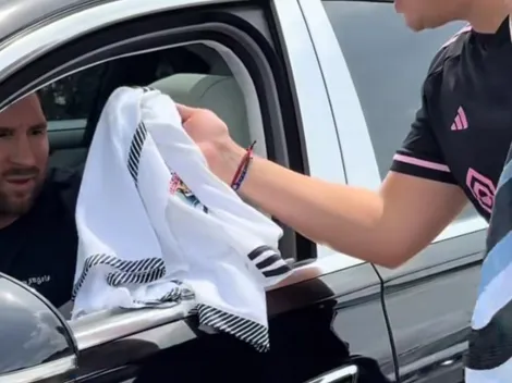 VIDEO: Captan a Lionel Messi recibiendo la camiseta de Colo Colo