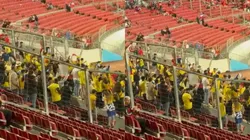 Hinchas de Ecuador se burlan de la Roja. (Foto: BOLAVIP)