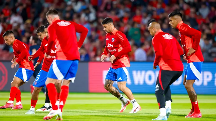 Un jugador de la Roja fue silbado en la presentación del equipo. (Foto: Photosport)