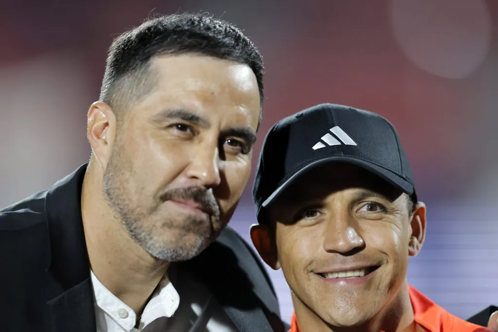 Alexis Sánchez se reencontró con Claudio Bravo en el Estadio Nacional. (Foto: Javier Torres/Photosport)