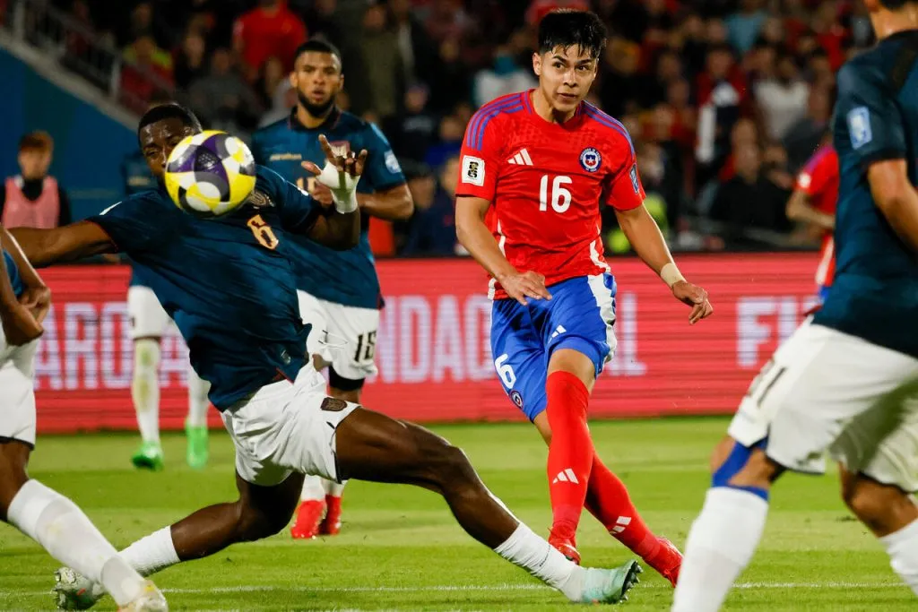 Darío Osorio falló dos situaciones claras de gol en La Roja (Photosport).