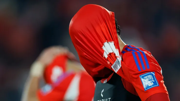 Un jugador chileno no pudo contener las lágrimas tras el resultado ante Ecuador.