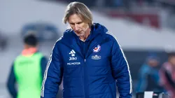 Reinaldo Sánchez barre con Ricardo Gareca.