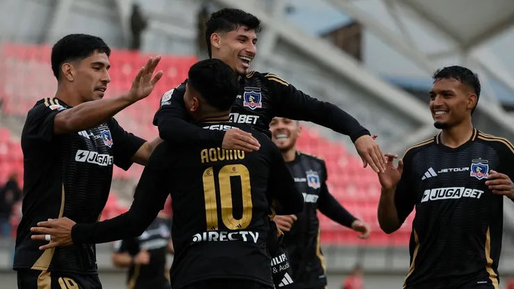 Los futbolistas de Colo Colo buscan otra alegría.
