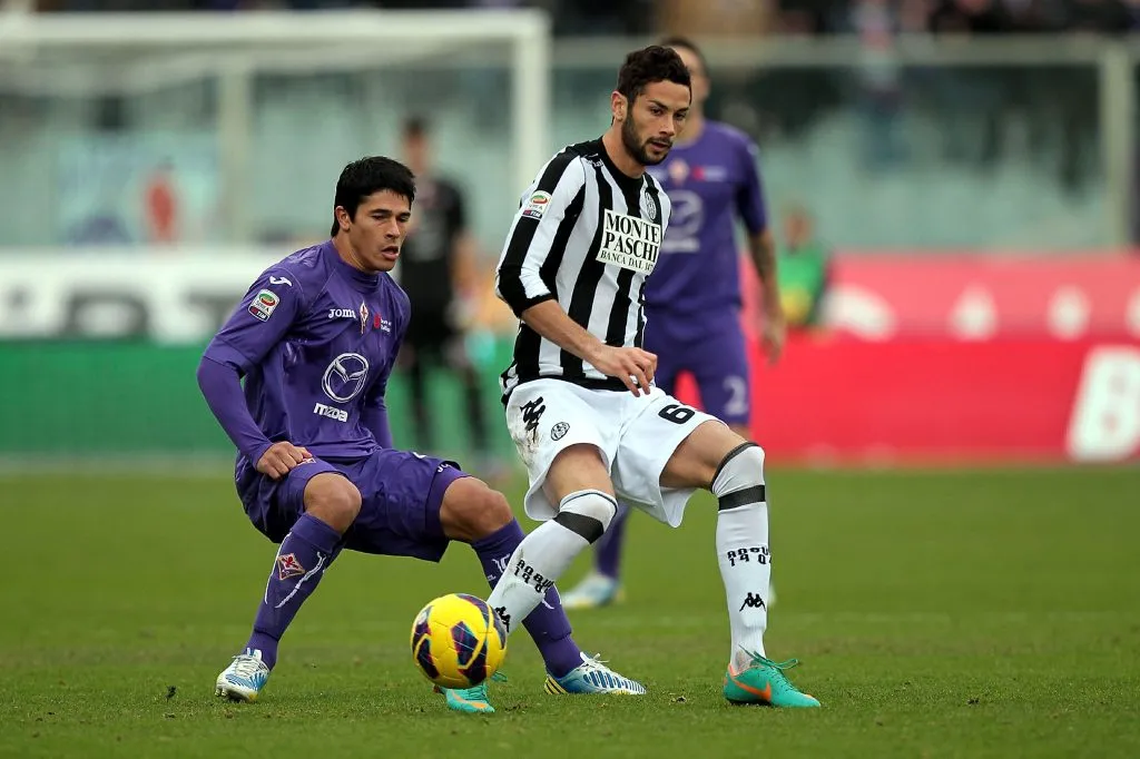 Marcelo Larrondo jugando un partido ante la Fiorentina por la Serie A de Italia | FOTO: Gabriele Maltinti/Getty Images