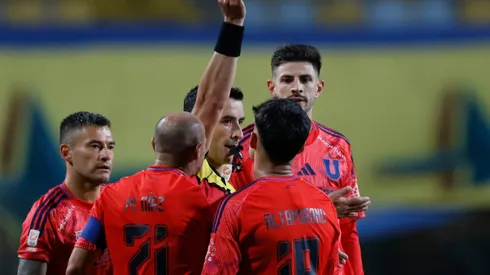 Altamirano vio la roja en el primer tiempo.