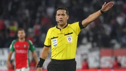 Felipe González le perdonó la vida a Sebastián Vegas en polémica jugada.