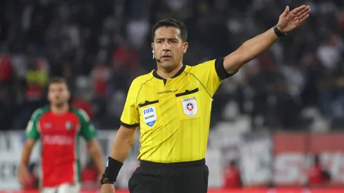 Felipe González le perdonó la vida a Sebastián Vegas en polémica jugada.