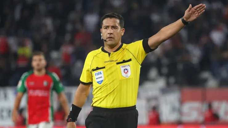 Felipe González le perdonó la vida a Sebastián Vegas en polémica jugada.