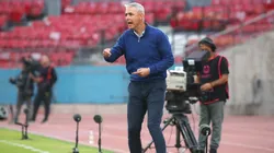 Tiago Nunes habló de la cancha del Estadio Nacional.