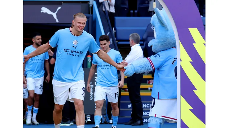 Erling Haaland es acusado de agredir a la mascota del Manchester City.