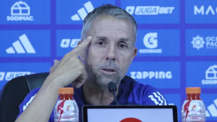 Gustavo Álvarez insistiría con la línea de 3 en el fondo de la U (Photosport).