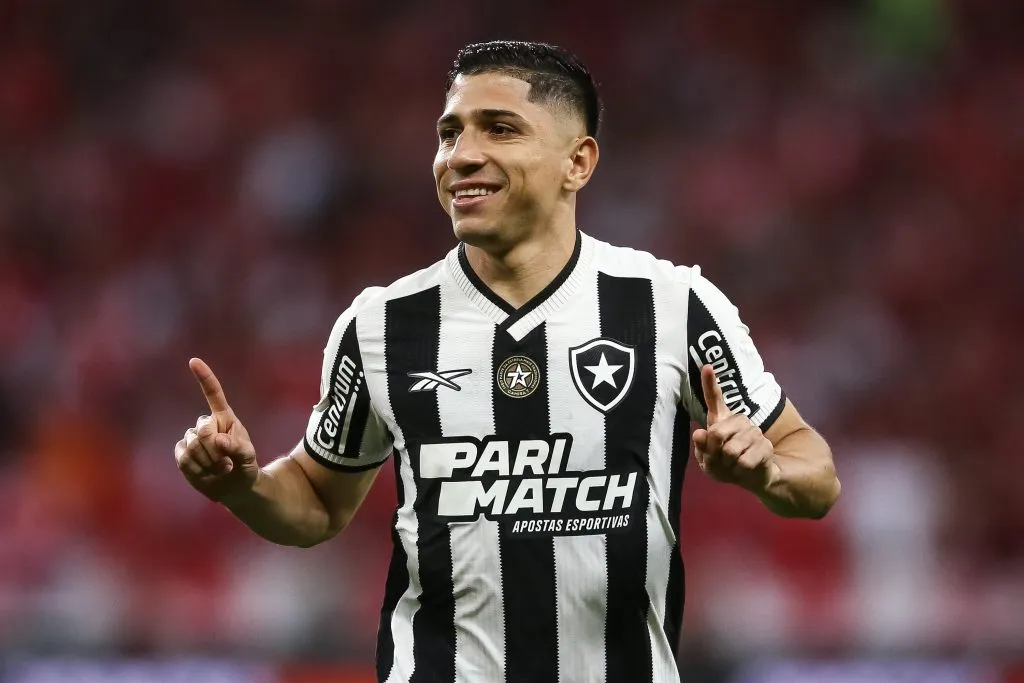 El venezolano Jefferson Savarino tiene una obrecarga en el muslo izquierdo | FOTO: Pedro H. Tesch/Getty Images)