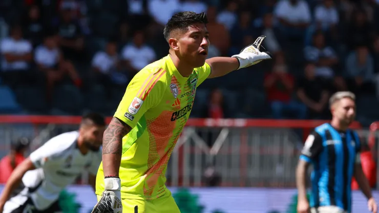 Brayan Cortés seguirá siendo el arquero titular de Colo Colo.