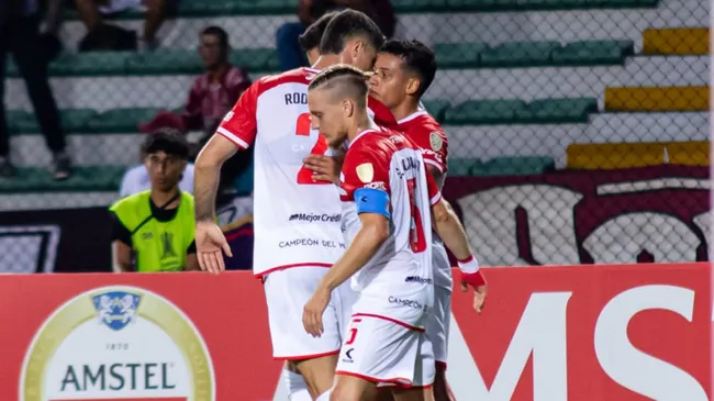 Estudiantes de La Plata derrotó a Carabobo en el grupo de Universidad de Chile en Copa Libertadores.