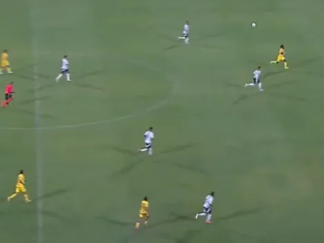 Hinchas no soportan más el rendimiento de Alan Saldivia: "Qué horrible es"