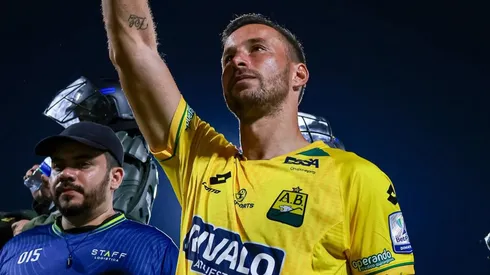 Hinchas de Universidad de Chile fulminan a Luciano Pons.