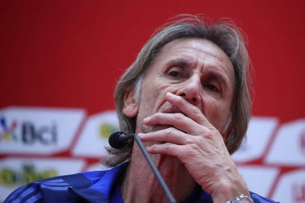 Ricardo Gareca se mantendrá como DT de la Roja hasta el final de las Eliminatorias (Photosport).