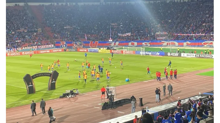 Los hinchas no se cansaron de aplaudir al Príncipe Aránguiz.