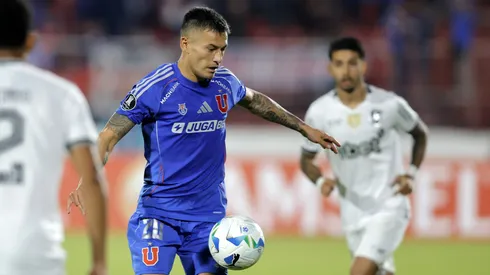 Charles Aránguiz puso la pelota al piso y mantiene la humildad pese al triunfazo azul en Copa Libertadores (Foto: Javier Torres/Photosport)