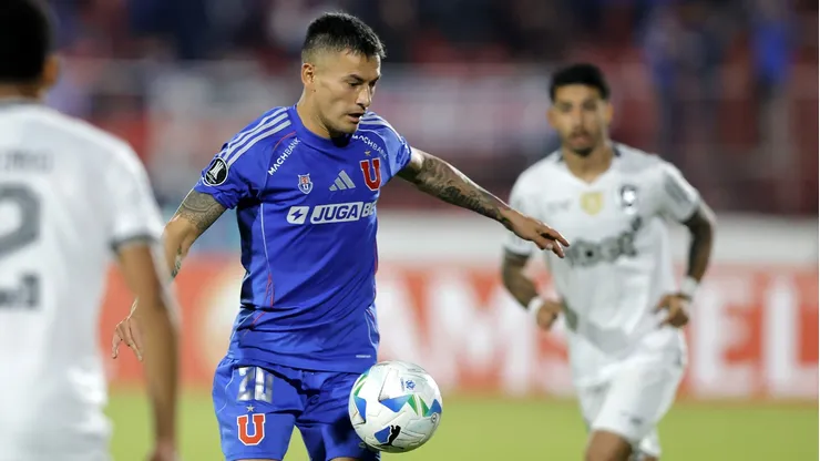 Charles Aránguiz puso la pelota al piso y mantiene la humildad pese al triunfazo azul en Copa Libertadores (Foto: Javier Torres/Photosport)