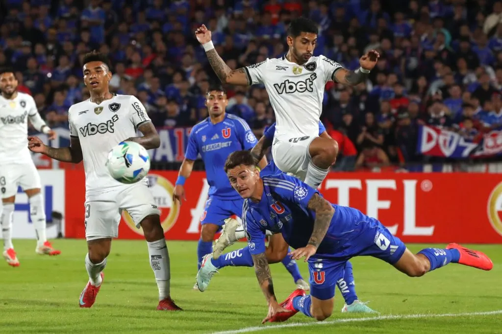 Franco Calderón una de las figuras en la noche azul del Nacional (Photosport).