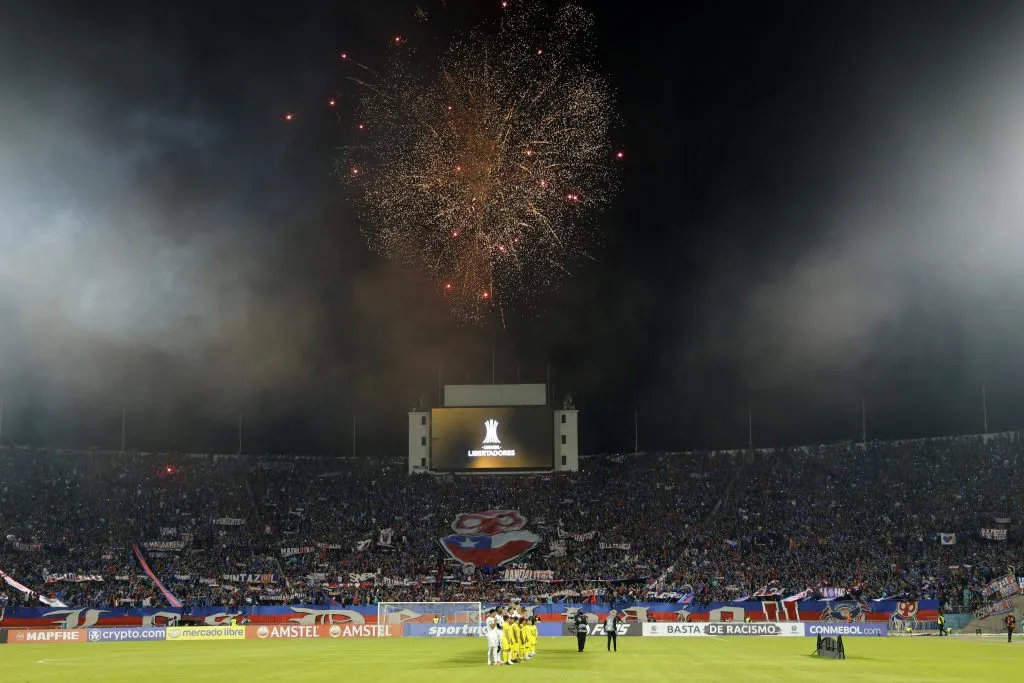 Los hinchas de Universidad de Chile llegaron en masa a apoyar a su equipo | FOTO: Javier Torres/Photosport