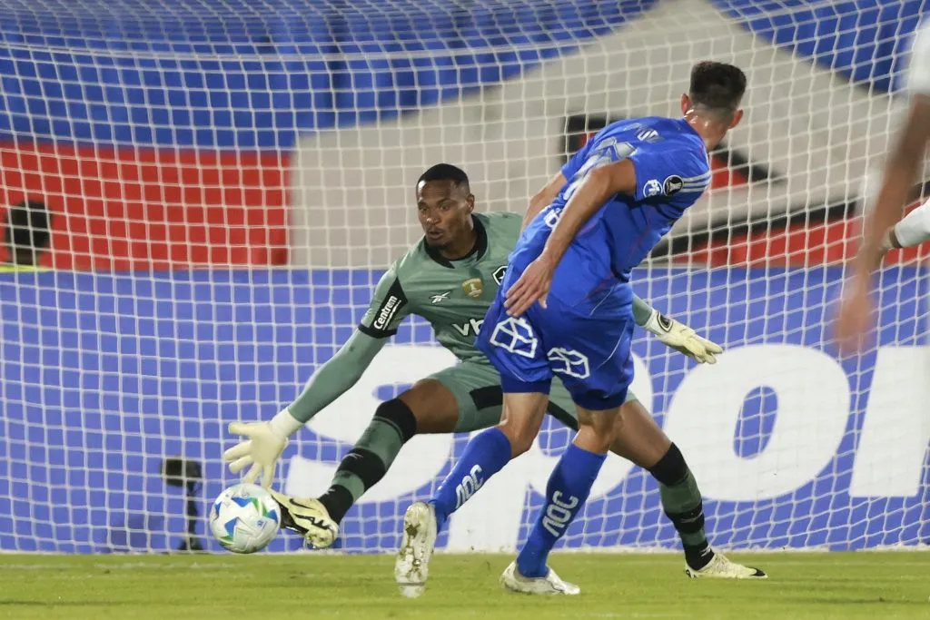 Lucas Di Yorio definió de gran manera para desatar la algarabía en el Estadio Nacional | FOTO: Felipe Zanca/Photosport