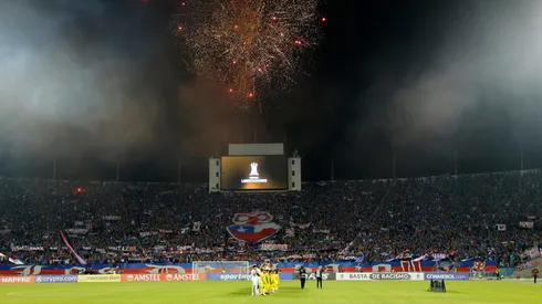 La fiesta que se desató en el coloso de Ñuñoa llamó la atención de más de algún fanático del fútbol.