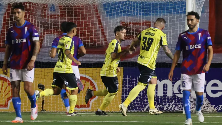 Universidad Católica quedó eliminada de la Copa Chile 2025. (Foto: Photosport)
