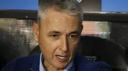 Tiago Nunes se reunió con los jugadores y directiva tras derrota de la UC en La Florida. (Foto: Photosport)