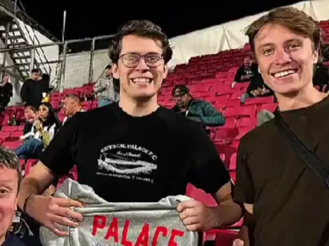 Inesperado cruce: Hinchas del Crystal Palace viven el triunfo de la U contra Botafogo