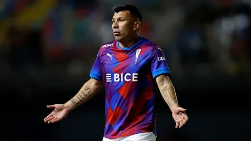 Medel y los Cruzados sufrieron un duro golpe en la Copa Chile.