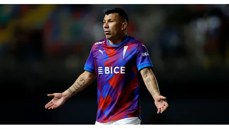 Medel y los Cruzados sufrieron un duro golpe en la Copa Chile.