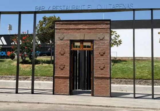 Frontis original del bar y restaurant Quitapenas que está en el Estadio Monumental