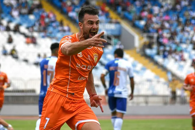Gustavo Gotti abrió el marcador en la goleada de Cobreloa ante Deportes Antofagasta. (Foto: Pablo Quiroz/Photosport)