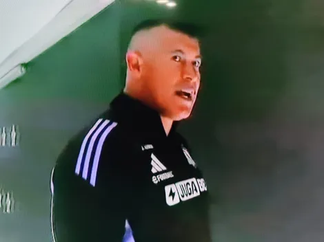 "Sacá' la cámara": El momento de furia de Almirón con cámara de TNT Sports