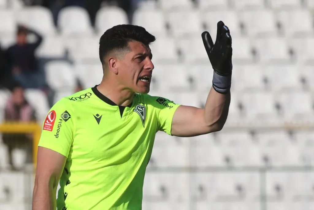 Portero caturro le respondió a Arturo Vidal. | Foto: Photosport