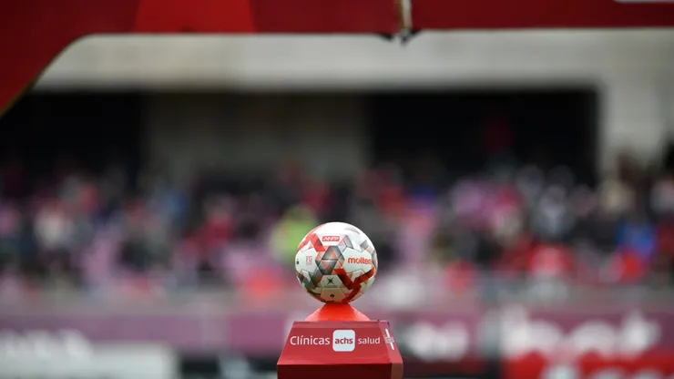 Un nuevo escándalo remece al fútbol chileno (Photosport).