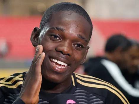 Manley Clerveaux firma su primer contrato profesional en Colo Colo