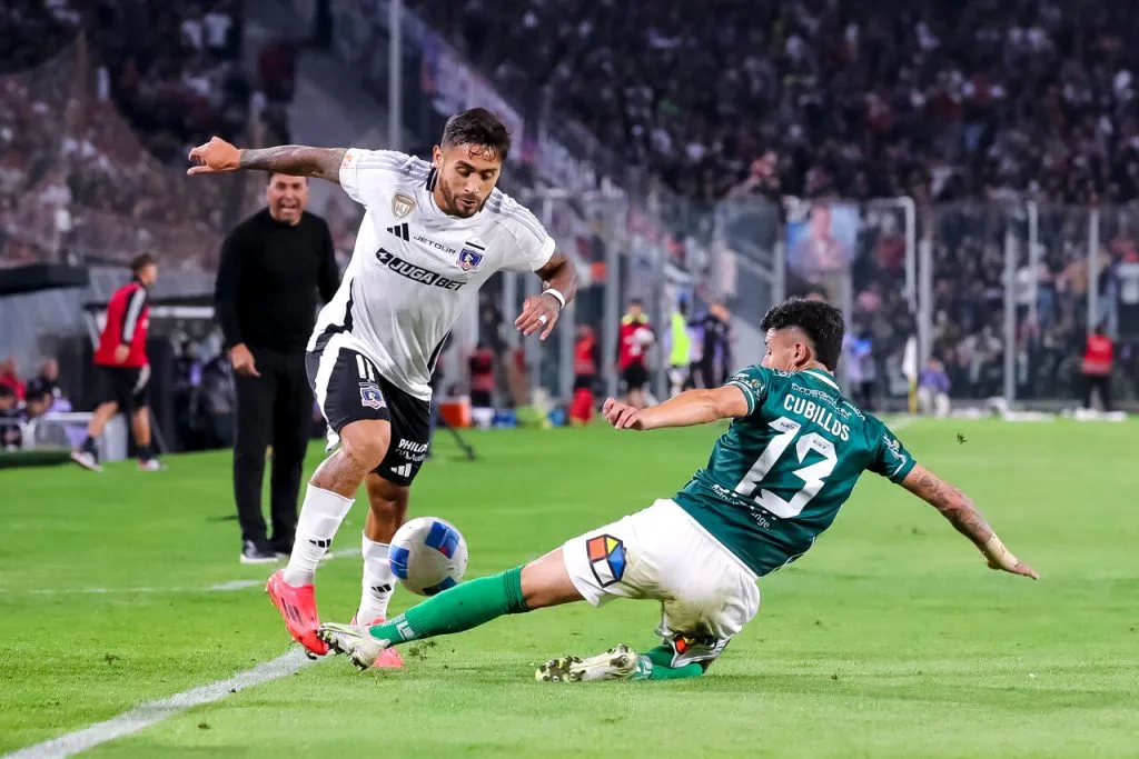 Hinchas de Colo Colo homenajearon al Rambo Ramírez. | Foto: Photosport