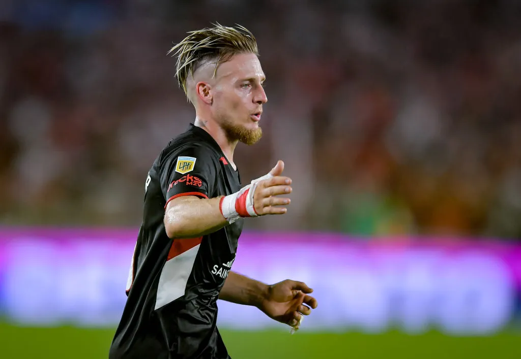 Peric le pide a Álvarez cuidarse de Santiago Ascacíbar. | Foto: Getty Images