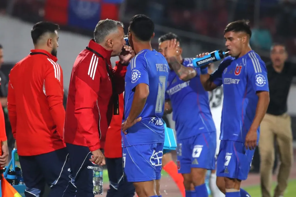 Álvarez decidió mover las piezas para el importante partido por la Libertadores | FOTO: Jonnathan Oyarzun/Photosport